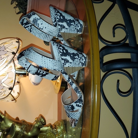 Torrid size 10.5 animal print shoe - Picture 5 of 9